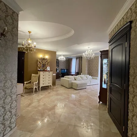 Grand Park Apartment *